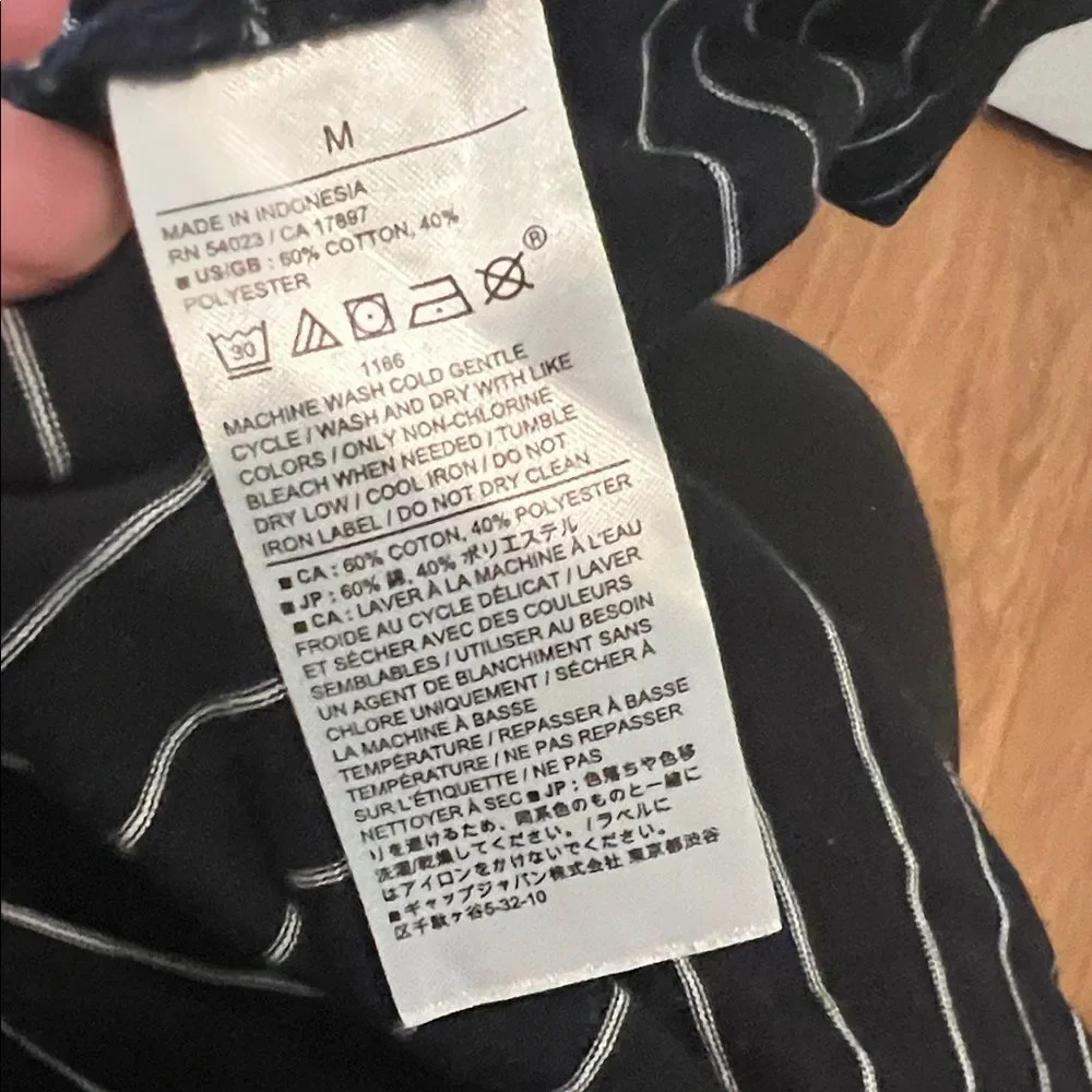 #0977+ Unisex Banana Republic Dark Navy Tee with White Stripes